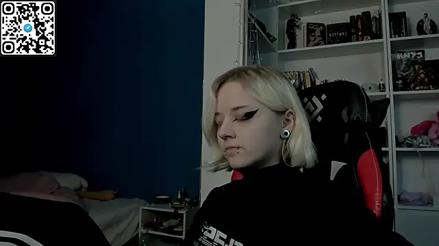 Holy Mistress S online show from January 9, 2026, 9:38 am