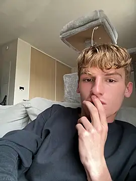 Snapshot of Charlycki chatting on October 27, 2025, 8:26 am Charlycki online show from October 27, 2025, 8:26 am