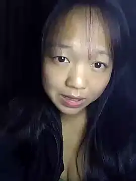 Quynhsumon online show from November 22, 2025, 3:11 pm