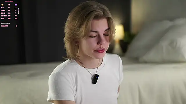 MelodyBaur online show from December 19, 2025, 3:03 pm