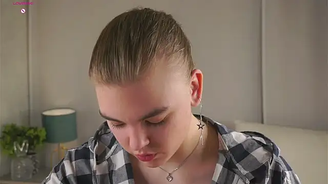 MelodyBaur online show from April 8, 2026, 1:34 pm