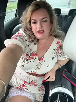 Snapshot of Scottish_Milf_Bella_xo chatting on October 24, 2025, 2:27 pm Scottish Milf Bella xo online show from October 24, 2025, 2:27 pm