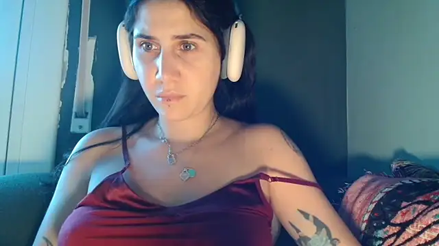 urgodscarlett online show from October 21, 2025, 3:44 pm