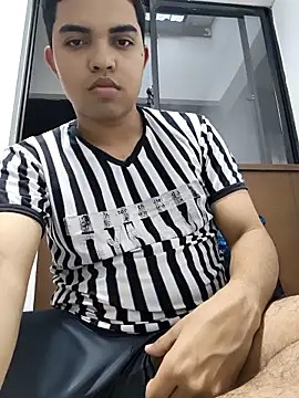 Snapshot of Lewis_hot04 chatting on October 25, 2025, 10:54 pm Lewis hot04 online show from October 25, 2025, 10:54 pm