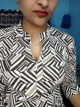 Snapshot of CoupleShow_432 chatting on February 4, 2026, 1:06 pm CoupleShow 432 online show from February 4, 2026, 1:06 pm