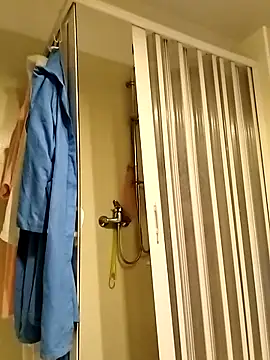 Vaneseda online show from October 22, 2025, 6:24 am