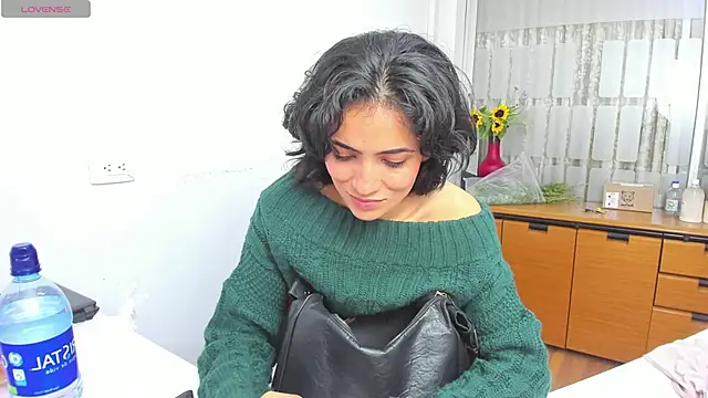 chloehanna online show from December 4, 2025, 7:57 pm