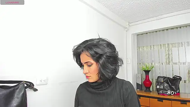 chloehanna online show from November 12, 2025, 6:23 pm