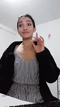 chloehanna online show from February 15, 2026, 2:49 pm