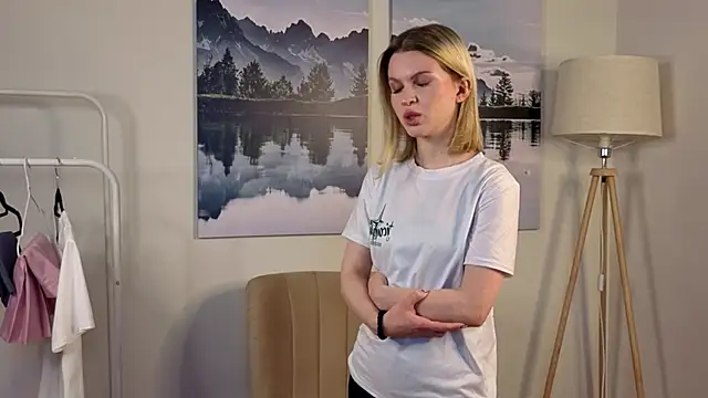 Snapshot of GenesisSchiralIi chatting on October 22, 2025, 3:50 am GenesisSchiralIi online show from October 22, 2025, 3:50 am