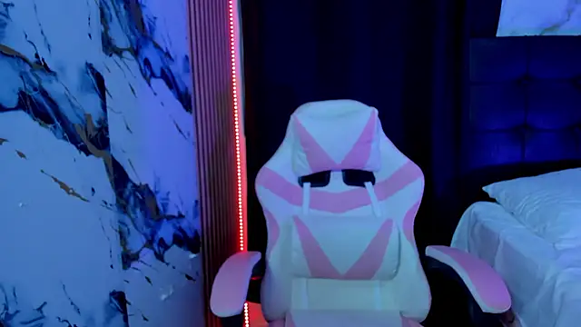 Scarlet DLuce online show from January 9, 2026, 9:05 am