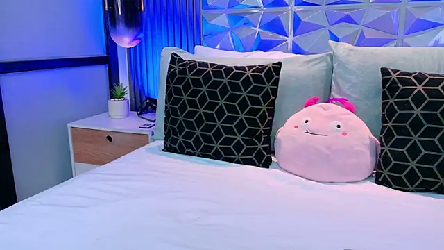 AdelineJhones online show from April 10, 2026, 2:24 pm