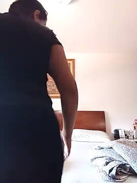 LeilaTaylor online show from February 26, 2026, 2:17 pm