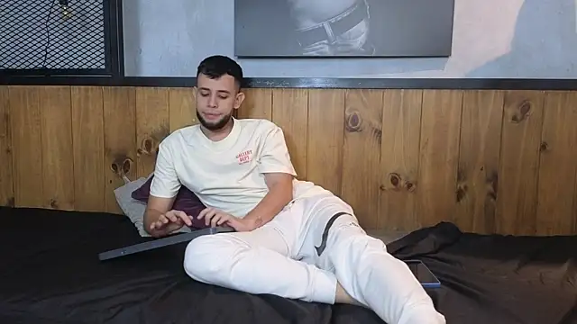 Maxcole 07 online show from January 11, 2026, 7:32 pm