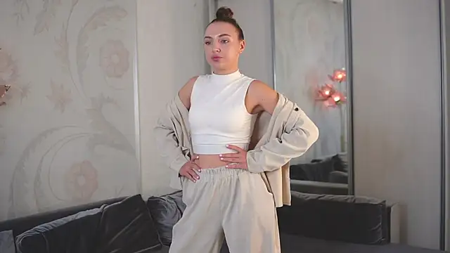 Snapshot of LushEmpire chatting on October 22, 2025, 9:31 am LushEmpire online show from October 22, 2025, 9:31 am