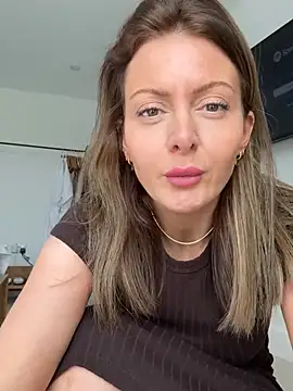 Lovelavender  online show from April 16, 2026, 1:23 pm