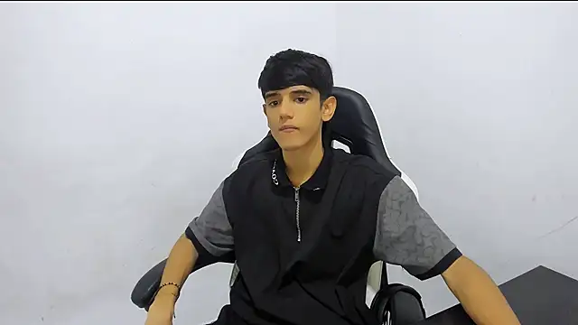 Snapshot of Cris_curry02 chatting on January 13, 2026, 5:39 pm Cris curry02 online show from January 13, 2026, 5:39 pm