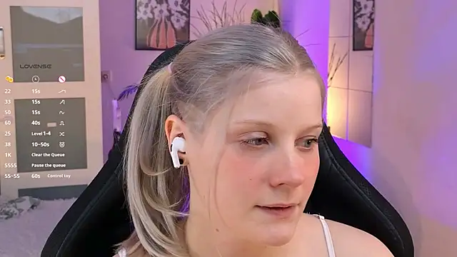 ShineJoan online show from November 21, 2025, 9:47 pm