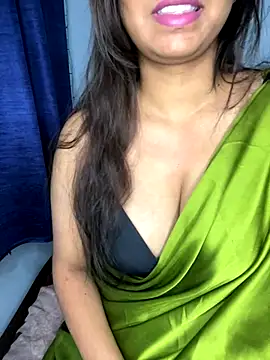 Cute Marina online show from December 18, 2025, 5:56 am