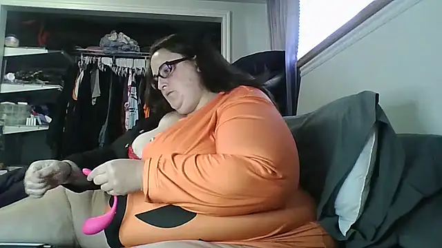 Snapshot of PlumCrazyRach chatting on October 30, 2025, 6:27 pm PlumCrazyRach online show from October 30, 2025, 6:27 pm