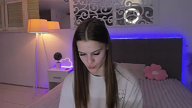 LuisaClover online show from June 27, 2026, 12:16 am