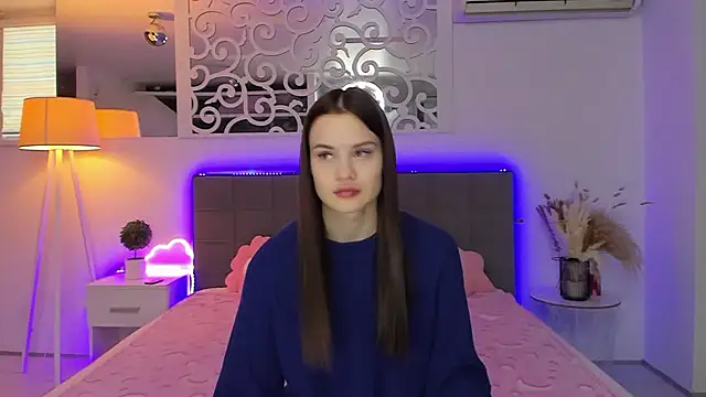 LuisaClover online show from January 13, 2026, 1:15 pm