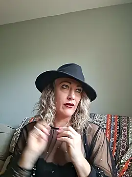 Raven Fantastic online show from October 22, 2025, 2:27 pm