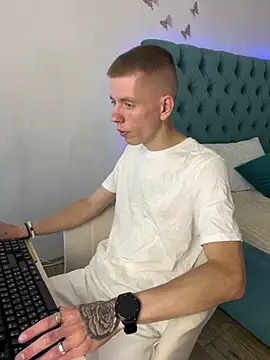 Snapshot of Cristian__Dior chatting on August 8, 2026, 8:54 am Cristian Dior online show from August 8, 2026, 8:54 am