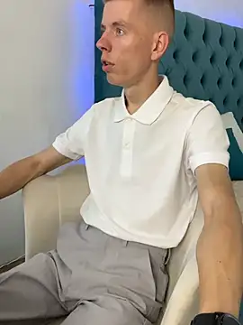 Snapshot of Cristian__Dior chatting on August 7, 2026, 9:48 am Cristian Dior online show from August 7, 2026, 9:48 am
