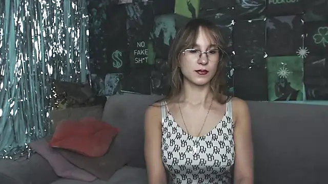 AlishaKellyi online show from November 11, 2025, 5:35 am