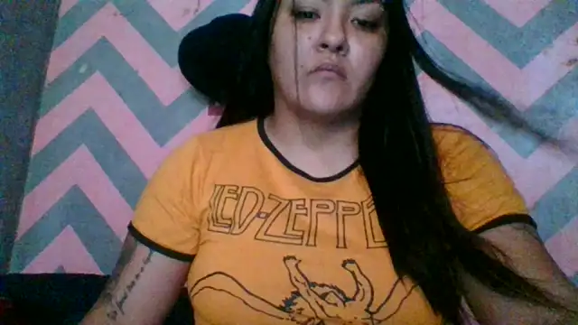 Jennifersbodyy online show from November 4, 2025, 7:28 pm