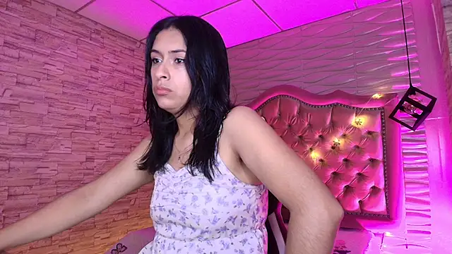 Roxanne Han online show from November 11, 2025, 11:38 am