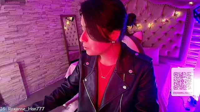 Snapshot of Roxanne_Han chatting on February 1, 2026, 2:54 am Roxanne Han online show from February 1, 2026, 2:54 am