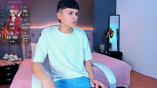 Maxii18  online show from October 31, 2025, 6:37 pm