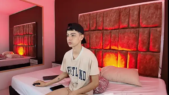 Sebastian Reed online show from November 4, 2025, 4:27 am