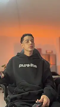 Snapshot of Sebastian_Reed chatting on February 26, 2026, 4:45 am Sebastian Reed online show from February 26, 2026, 4:45 am