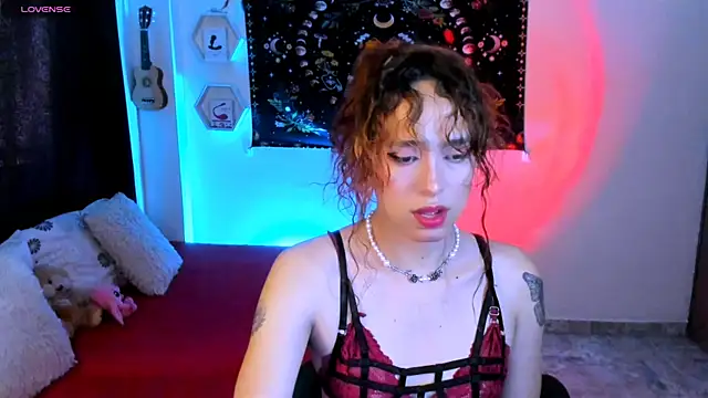 AdelineEsposito online show from November 13, 2025, 4:22 pm