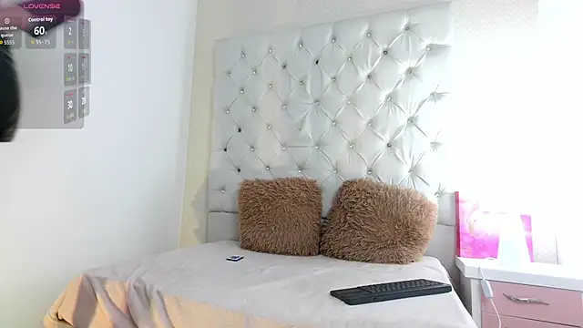 Snapshot of oliviamonroe chatting on October 25, 2025, 8:42 pm oliviamonroe online show from October 25, 2025, 8:42 pm