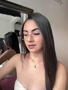 Snapshot of IslaCole chatting on February 2, 2026, 9:25 pm IslaCole online show from February 2, 2026, 9:25 pm
