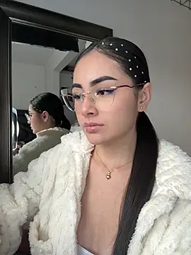 Snapshot of IslaCole chatting on February 6, 2026, 10:39 pm IslaCole online show from February 6, 2026, 10:39 pm