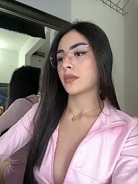 Snapshot of IslaCole chatting on February 4, 2026, 11:11 pm IslaCole online show from February 4, 2026, 11:11 pm