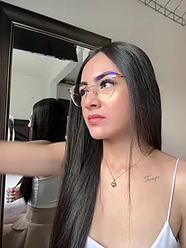 Snapshot of IslaCole chatting on February 10, 2026, 9:25 pm IslaCole online show from February 10, 2026, 9:25 pm