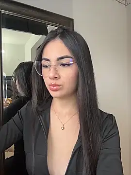 Snapshot of IslaCole chatting on February 19, 2026, 10:40 pm IslaCole online show from February 19, 2026, 10:40 pm