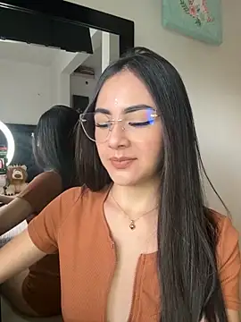 IslaCole online show from November 4, 2025, 9:51 pm