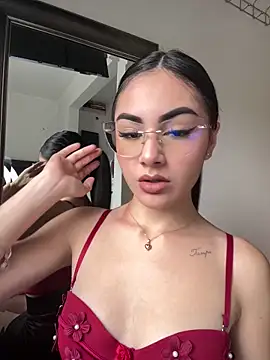 Snapshot of IslaCole chatting on February 3, 2026, 7:30 pm IslaCole online show from February 3, 2026, 7:30 pm