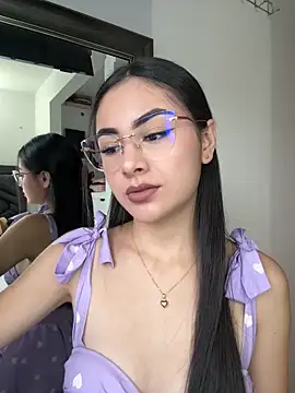 Snapshot of IslaCole chatting on February 25, 2026, 10:53 pm IslaCole online show from February 25, 2026, 10:53 pm