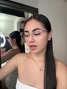 Snapshot of IslaCole chatting on March 9, 2026, 10:57 pm IslaCole online show from March 9, 2026, 10:57 pm