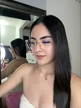 Snapshot of IslaCole chatting on February 3, 2026, 2:53 am IslaCole online show from February 3, 2026, 2:53 am