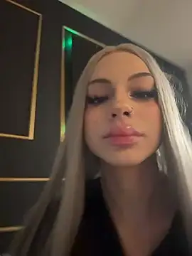 NovaPearl online show from November 20, 2025, 8:42 pm