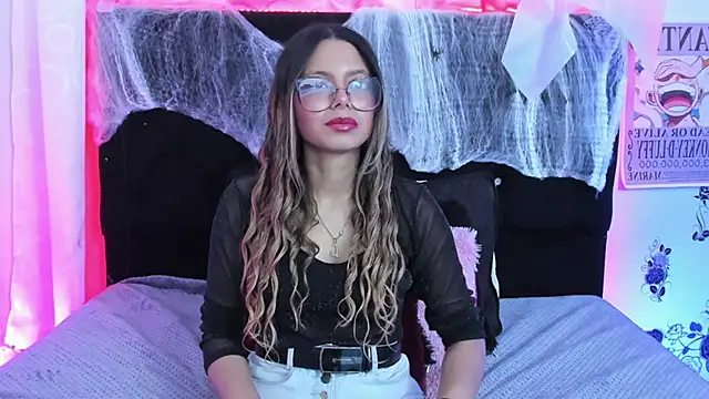 Snapshot of Eviy_queen chatting on October 24, 2025, 9:36 pm Eviy queen online show from October 24, 2025, 9:36 pm